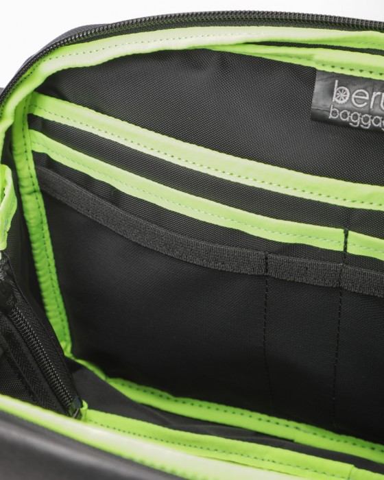 beruf baggage防水レザー スリングパック【URBAN EXPLORER 6.0】17l