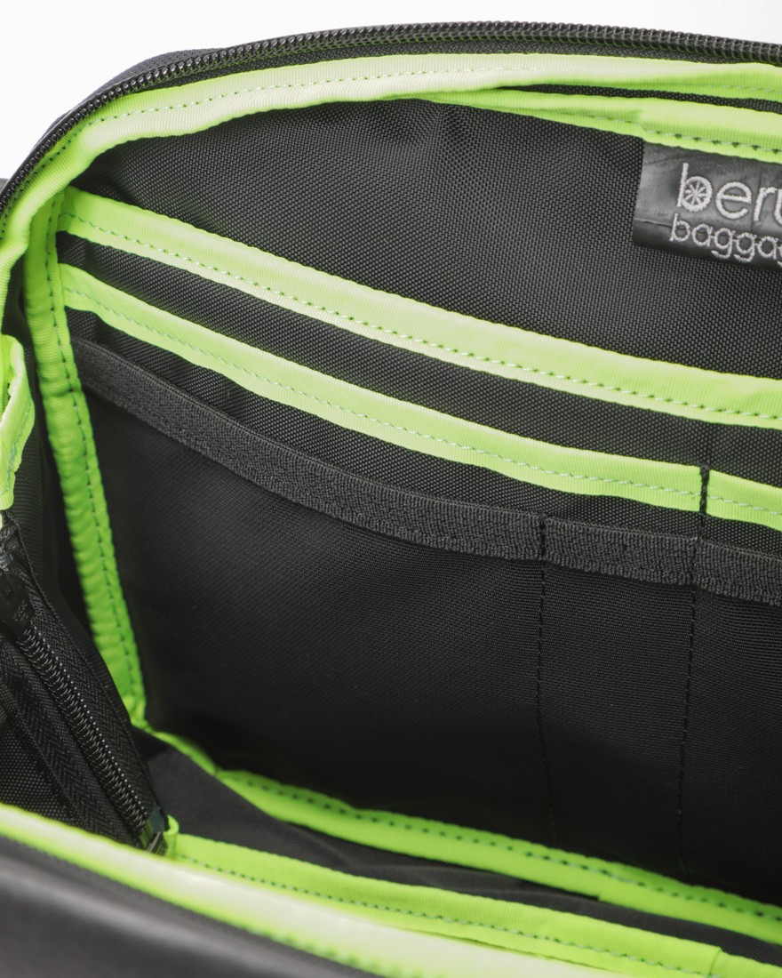 beruf baggage防水レザー スリングパック【URBAN EXPLORER 6.0】17l