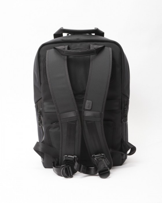 beruf baggage防水レザー スクウェア デイパック【URBAN EXPLORER NARROW 17L】06l