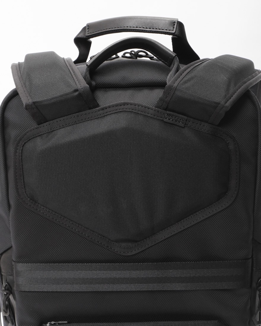 beruf baggage防水レザー スクウェア デイパック【URBAN EXPLORER NARROW 17L】10l