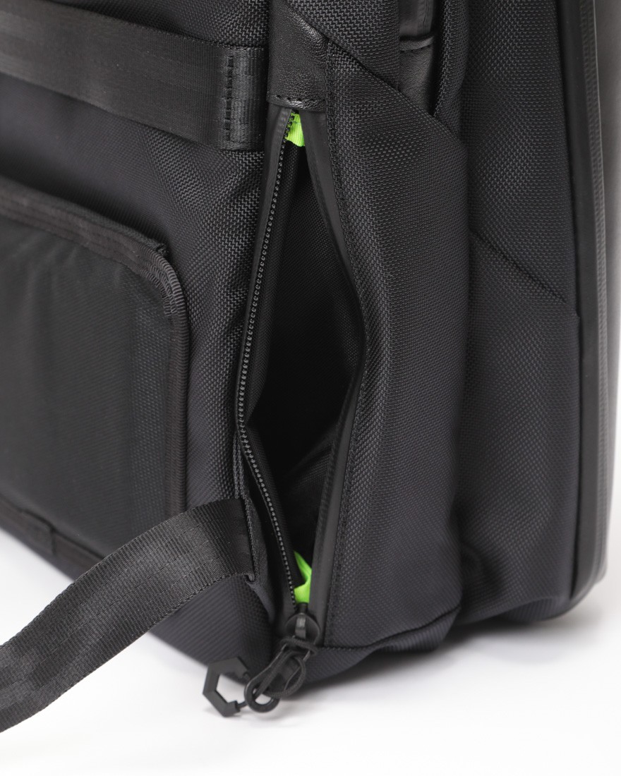 beruf baggage防水レザー スクウェア デイパック【URBAN EXPLORER NARROW 17L】13l