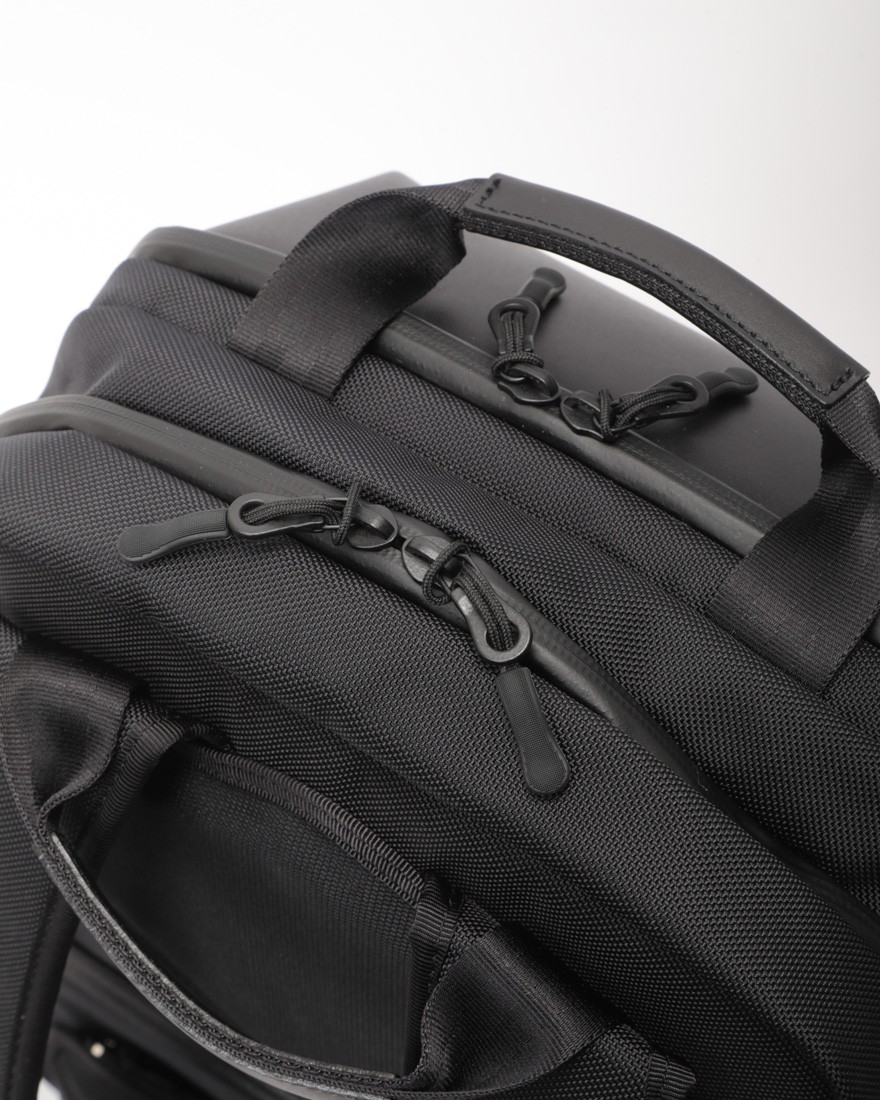 beruf baggage防水レザー スクウェア デイパック【URBAN EXPLORER NARROW 17L】16l