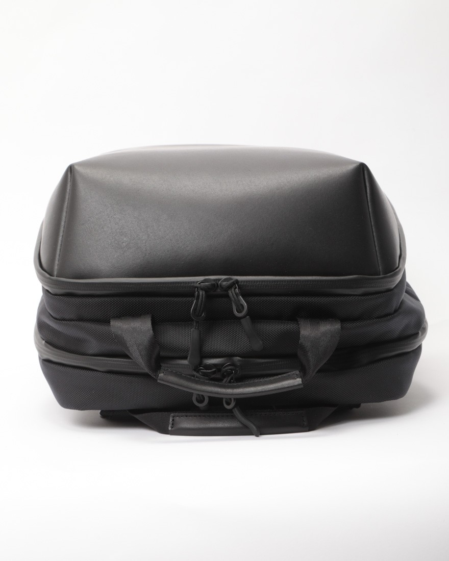 beruf baggage防水レザー スクウェア デイパック【URBAN EXPLORER NARROW 17L】18l