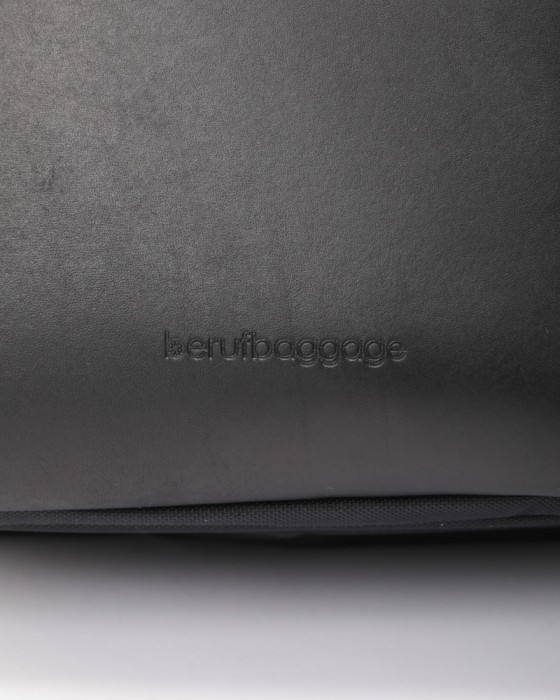 beruf baggage防水レザー スクウェア デイパック【URBAN EXPLORER NARROW 17L】20l