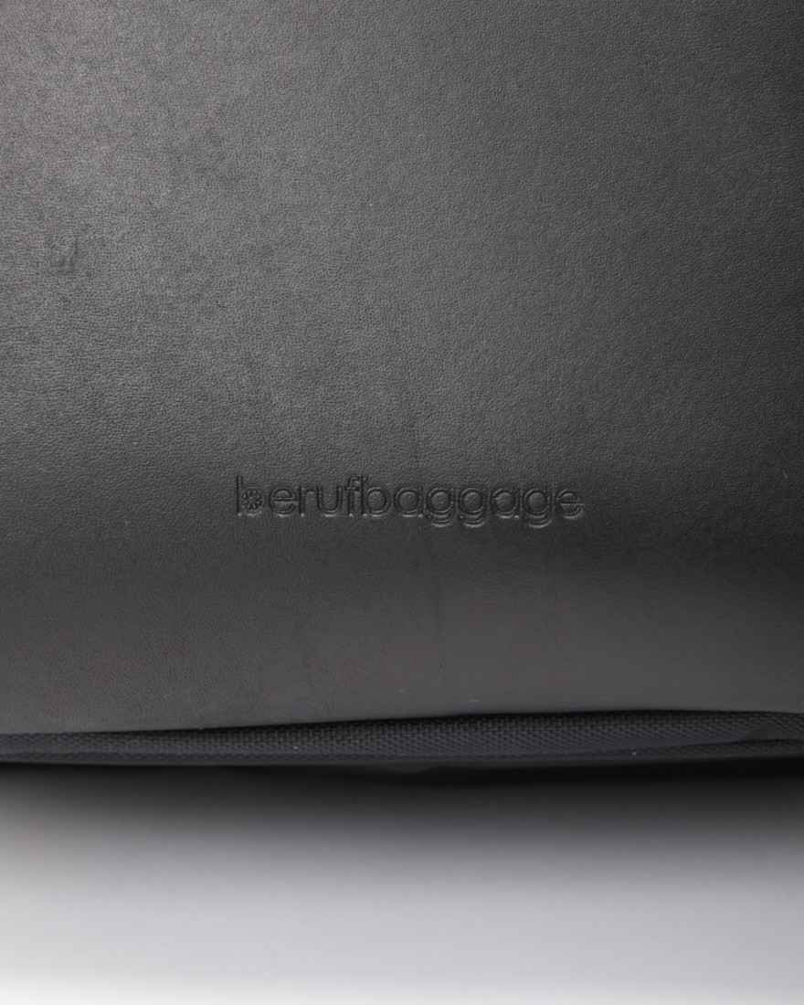 beruf baggage防水レザー スクウェア デイパック【URBAN EXPLORER NARROW 17L】20l