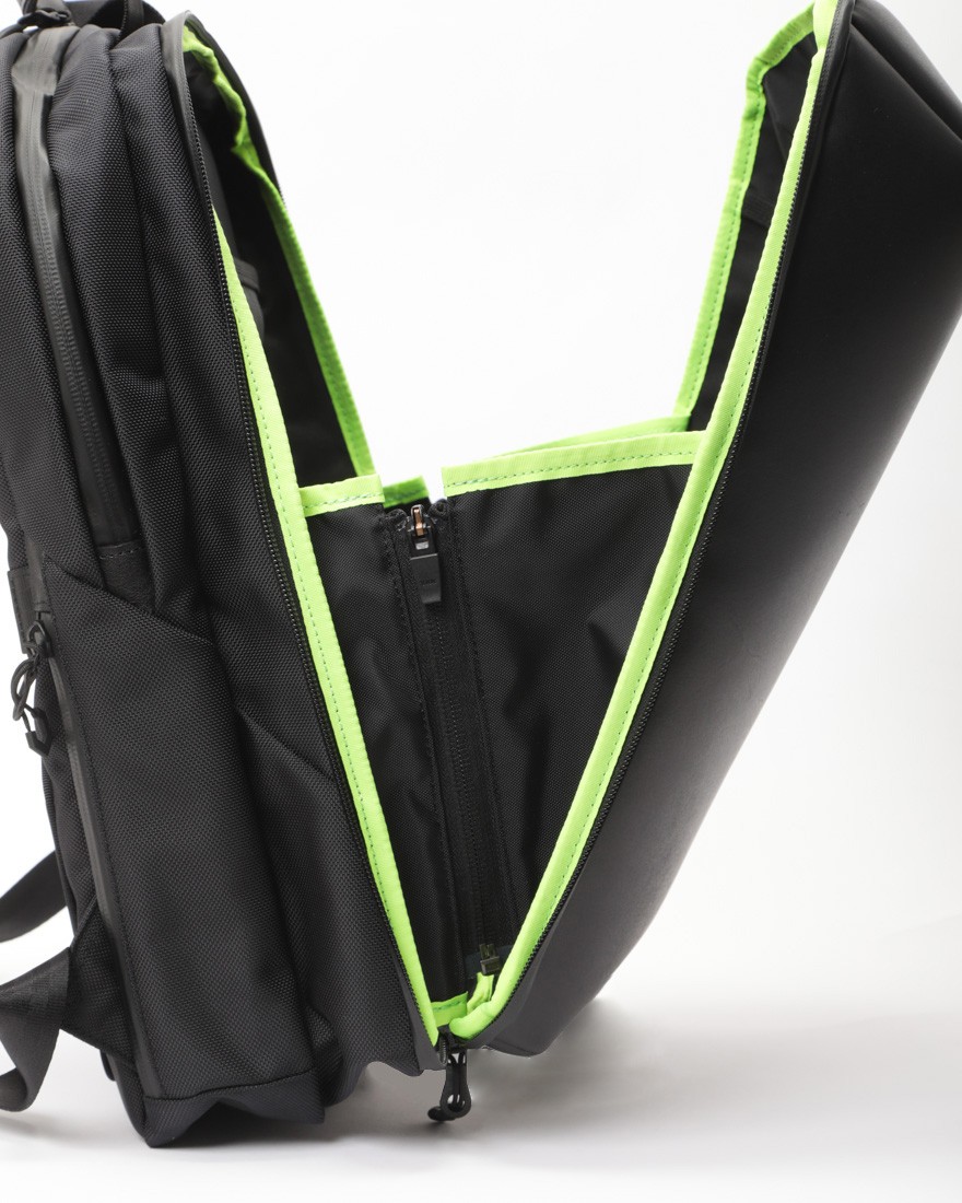 beruf baggage防水レザー スクウェア デイパック【URBAN EXPLORER NARROW 17L】24l