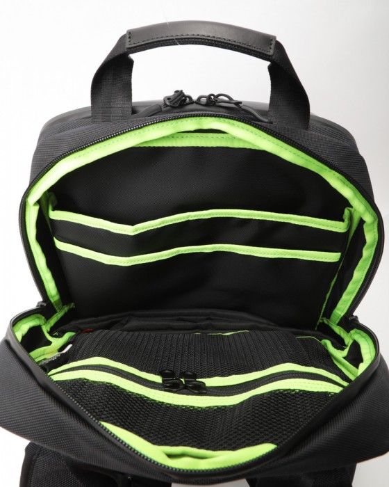 beruf baggage防水レザー スクウェア デイパック【URBAN EXPLORER NARROW 17L】26l