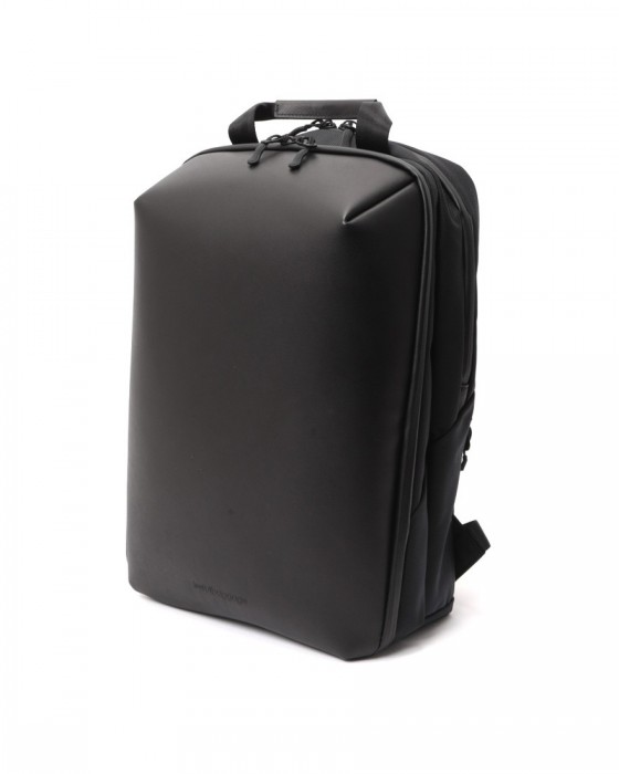 beruf baggage防水レザー スクウェア デイパック【URBAN EXPLORER NARROW 17L】ma