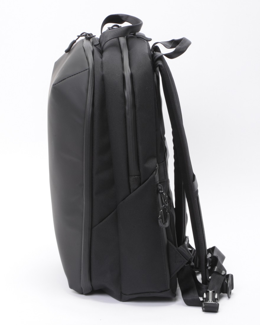 berufスクウェアトラベルデイパック【URBAN EXPLORER NARROW 17L】04l