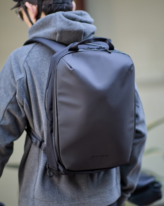 beruf baggageスクウェアトラベルデイパック【URBAN EXPLORER NARROW 17L】21l