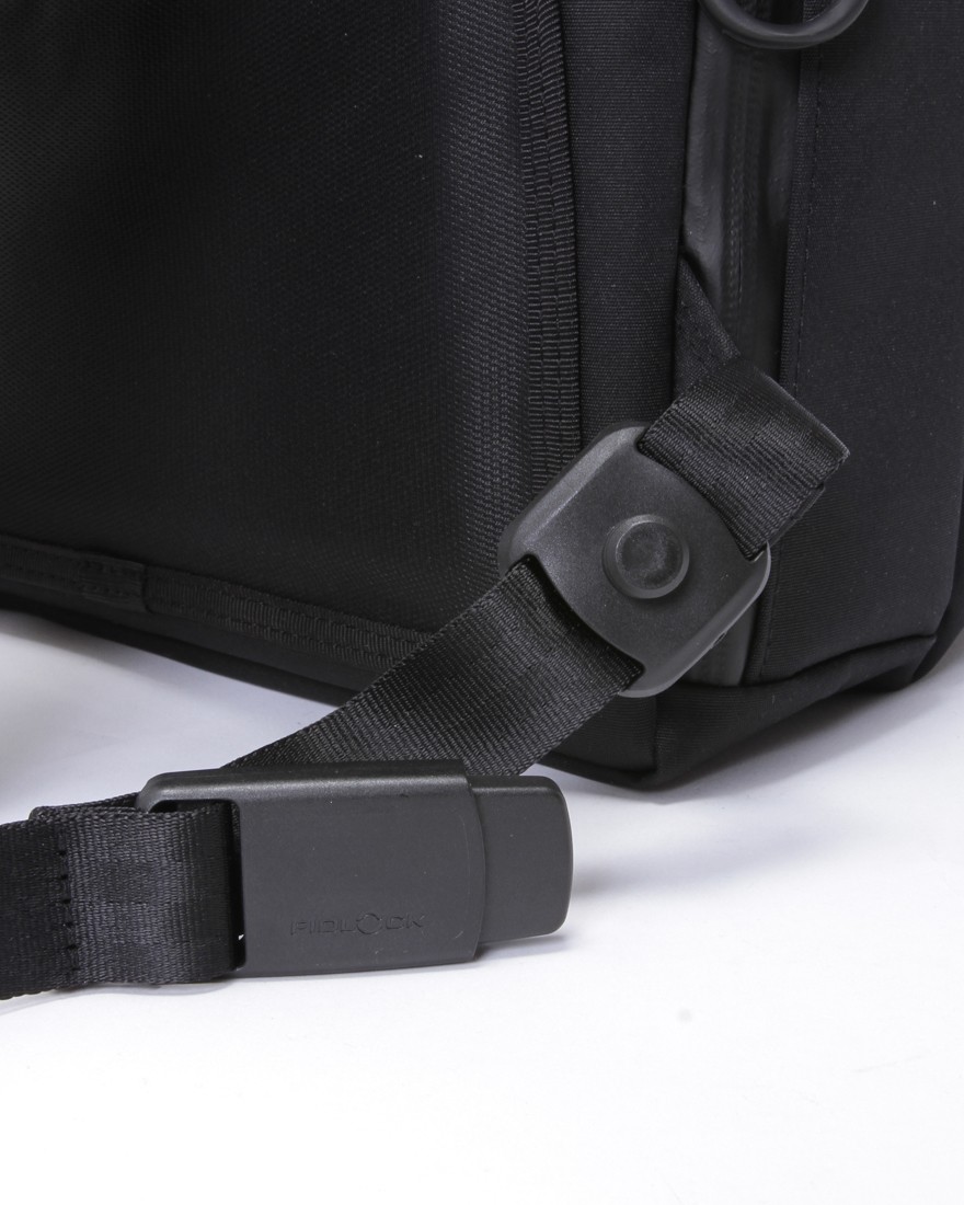berufスクウェアトラベルデイパック【URBAN EXPLORER PRO 24L】10l