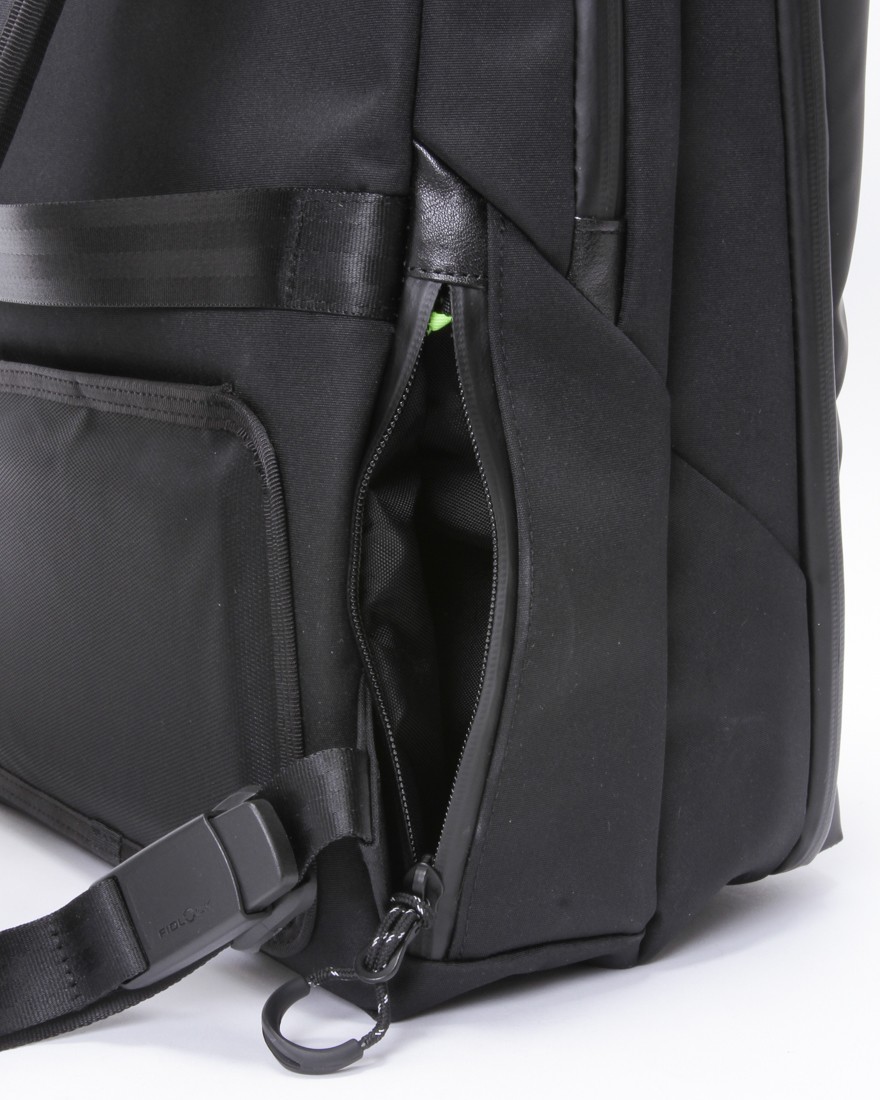berufスクウェアトラベルデイパック【URBAN EXPLORER PRO 24L】11l