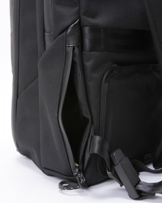 berufスクウェアトラベルデイパック【URBAN EXPLORER PRO 24L】13l