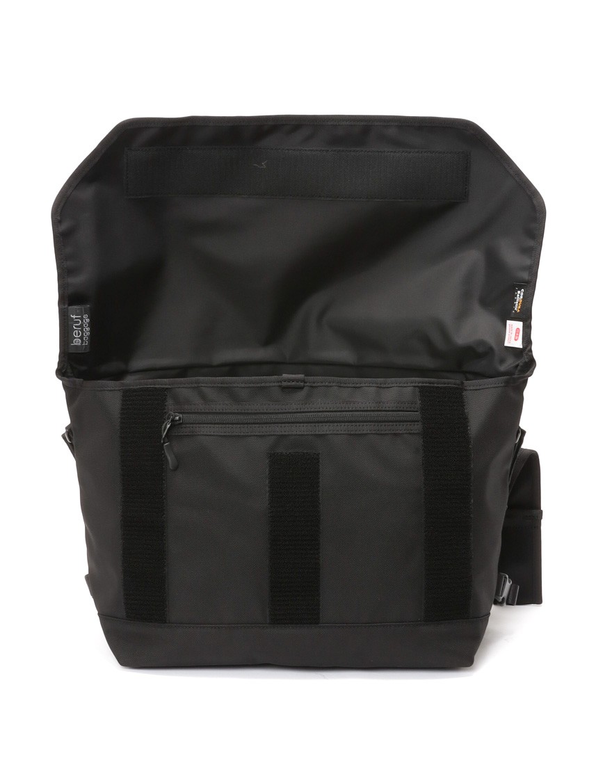 beruf baggageメッセンジャーバッグ M【HOBO 16 MESSENGER BAG MEDIUM/TOKYO LANDMARKS（建物）】18l