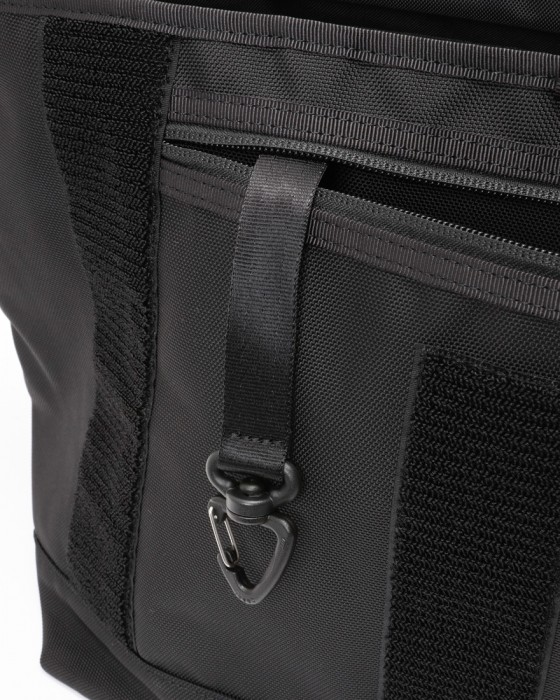 beruf baggageメッセンジャーバッグ M【HOBO 16 MESSENGER BAG MEDIUM/TOKYO LANDMARKS（建物）】22l