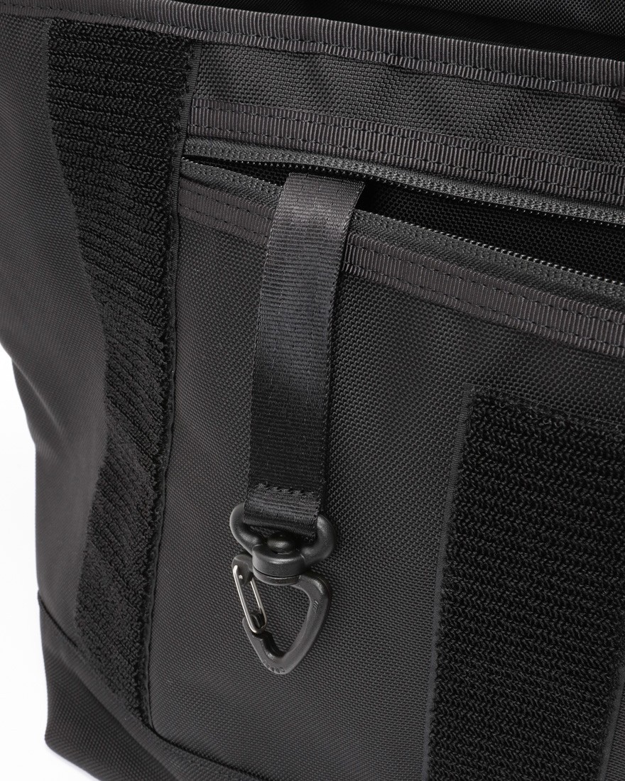 beruf baggageメッセンジャーバッグ M【HOBO 16 MESSENGER BAG MEDIUM/TOKYO LANDMARKS（建物）】22l