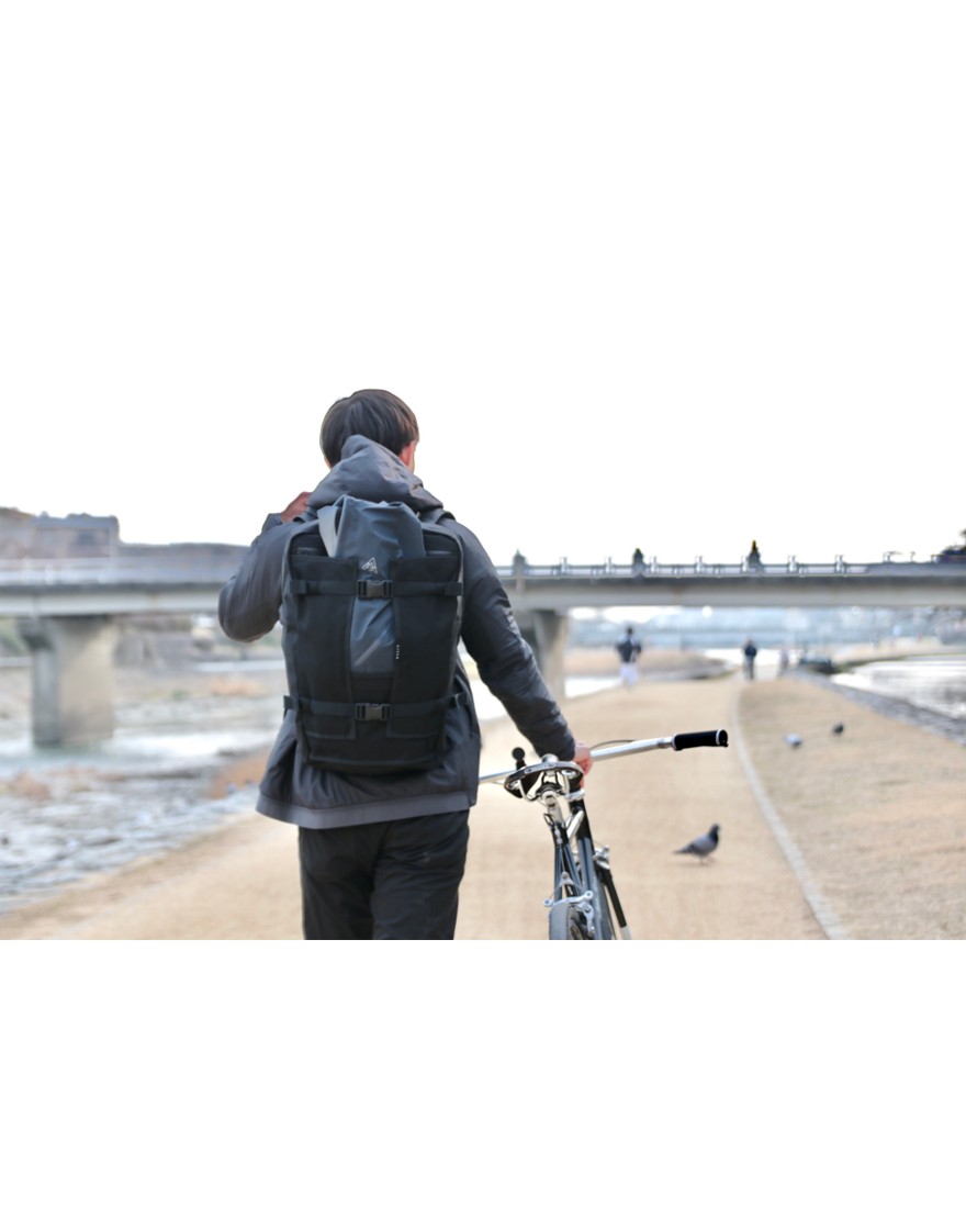 HYNOWバックパック【RIVER】18l