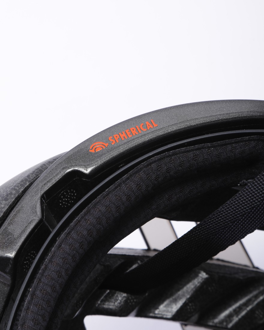GIROヘルメット【ARIES SPHERICAL AF】11l