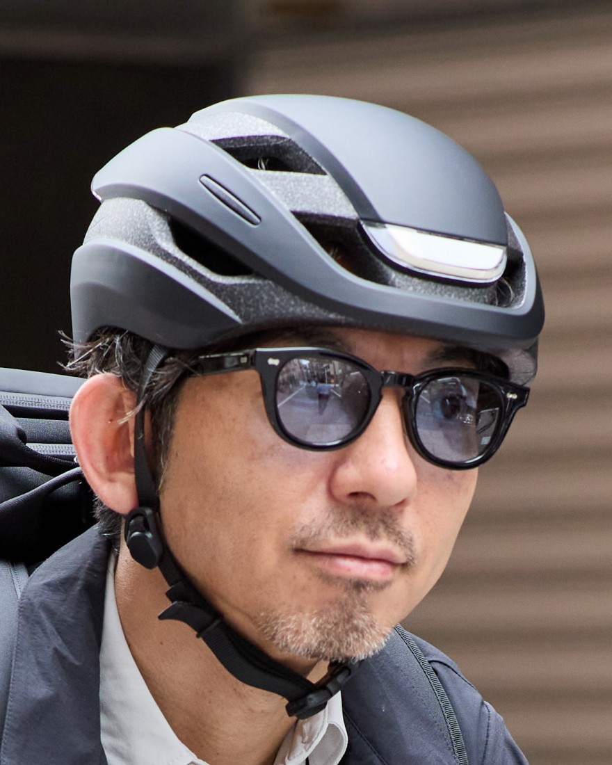 LUMOSウインカー＆ライト内蔵ヘルメット【ULTRA】26l