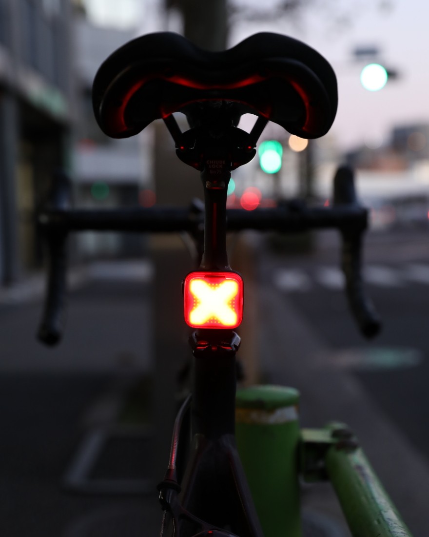 KnogユニークフラッシュLEDライト【Blinder Front & Rear】16l