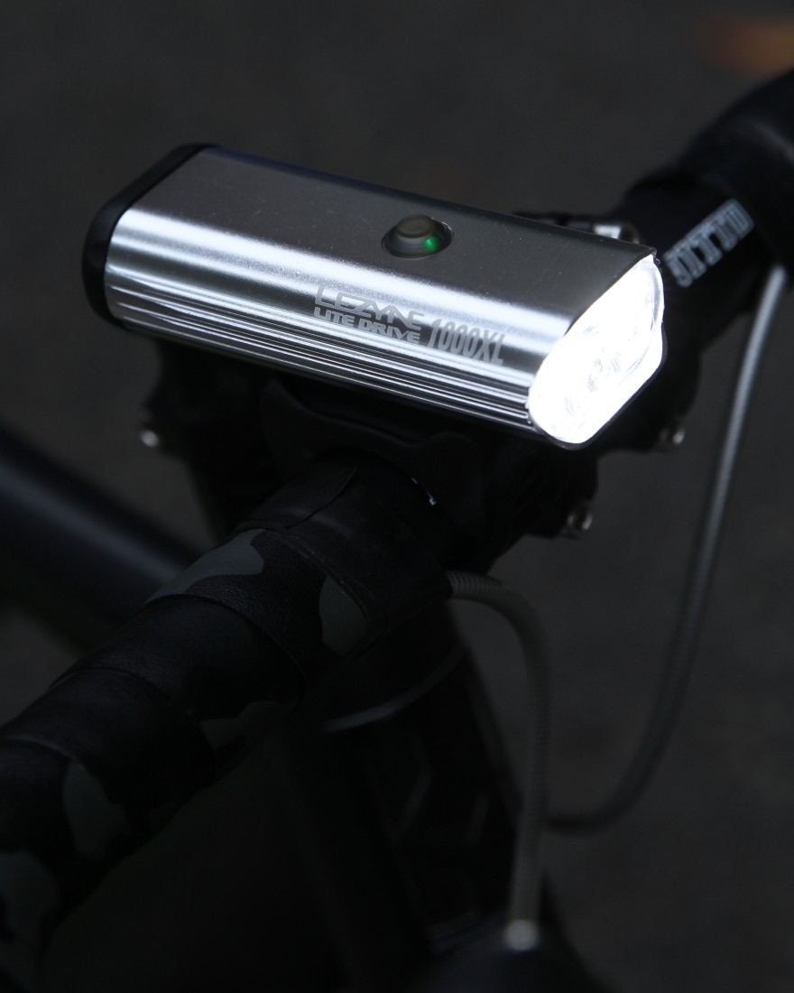 USB充電式フロントライト【Y13 LITE DRIVE 1000LUMEN】|LEZYNE