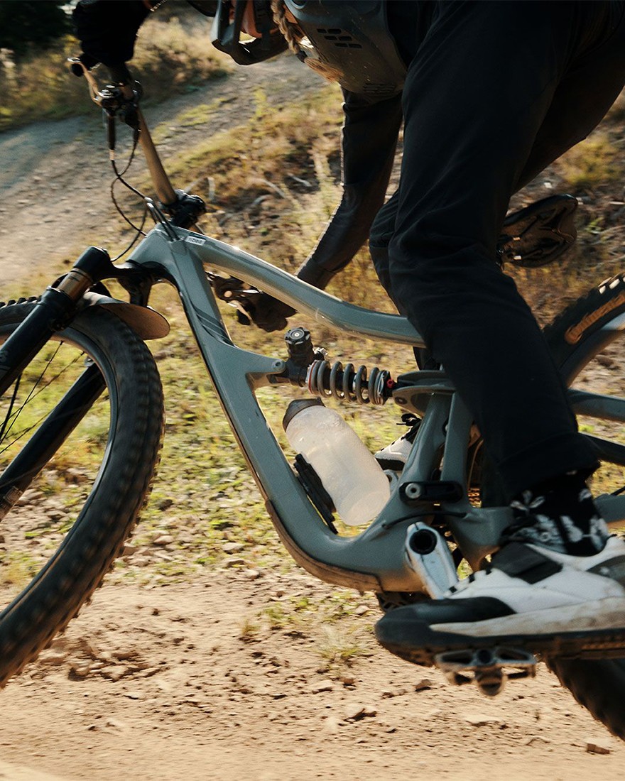 FIDLOCKキャップ付きボトル + マウントベース【TWIST BOTTLE 750 COM + BIKE BASE】15l