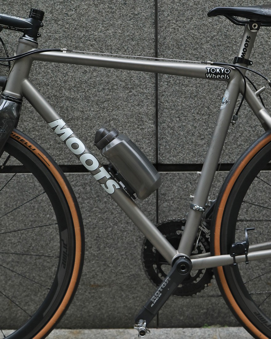 FIDLOCKキャップ付きボトル + マウントベース【TWIST BOTTLE 750 COM + BIKE BASE】17l