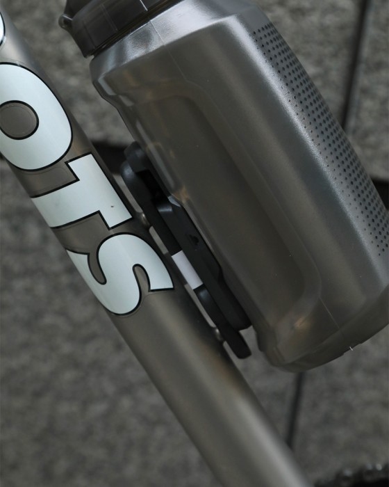 FIDLOCKキャップ付きボトル + マウントベース【TWIST BOTTLE 750 COM + BIKE BASE】18l