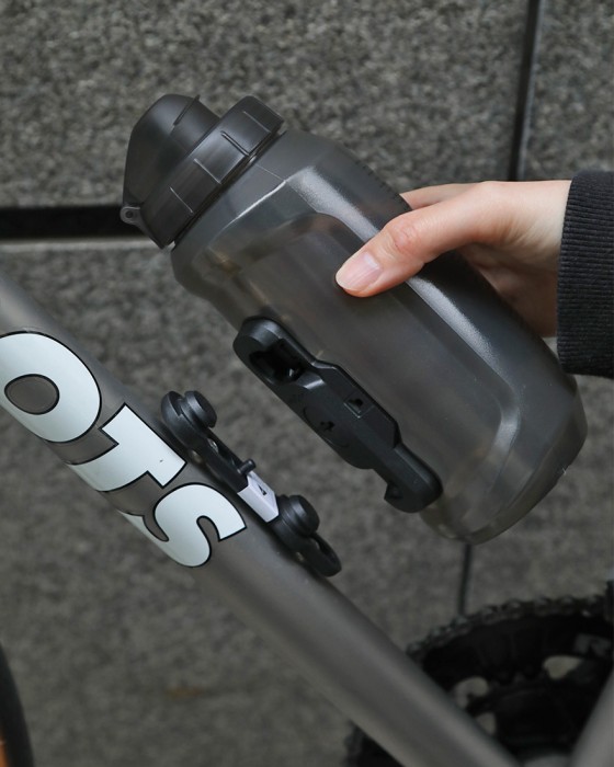 FIDLOCKキャップ付きボトル + マウントベース【TWIST BOTTLE 750 COM + BIKE BASE】19l