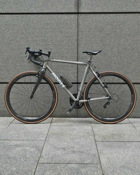 FIDLOCKキャップ付きボトル + マウントベース【TWIST BOTTLE 590 + BIKE BASE】13l