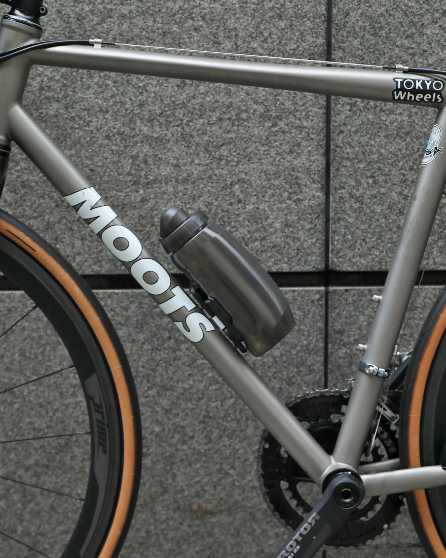 FIDLOCKキャップ付きボトル + マウントベース【TWIST BOTTLE 590 + BIKE BASE】15l