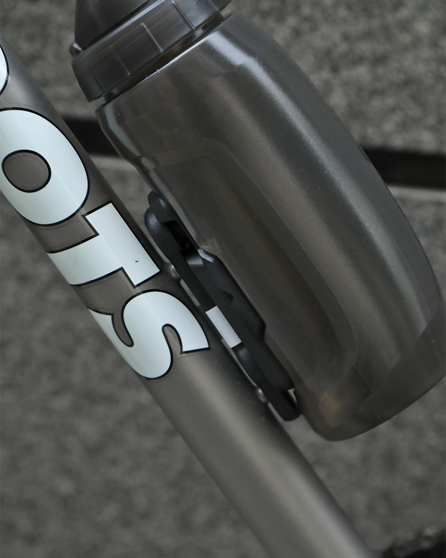 FIDLOCKキャップ付きボトル + マウントベース【TWIST BOTTLE 590 + BIKE BASE】16l