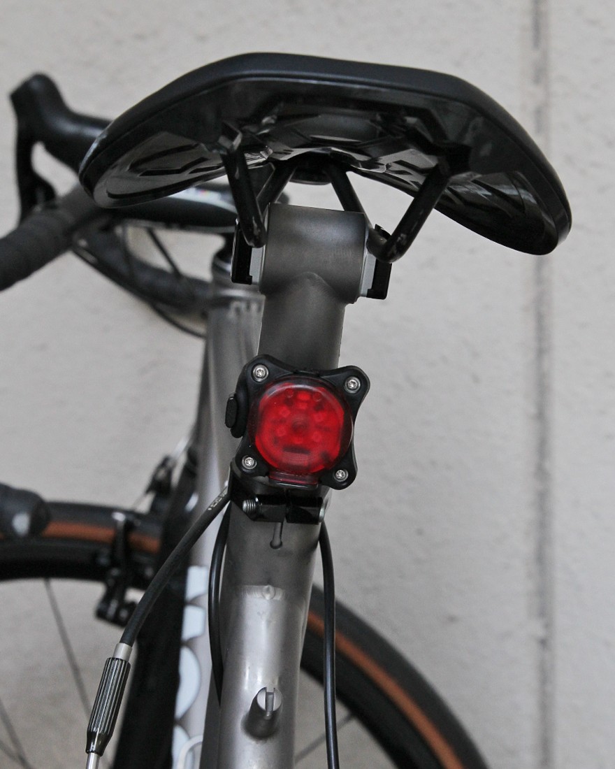 LEZYNEUSB充電式リアライト【ZECTO DRIVE 200+ REAR BLACK】14l