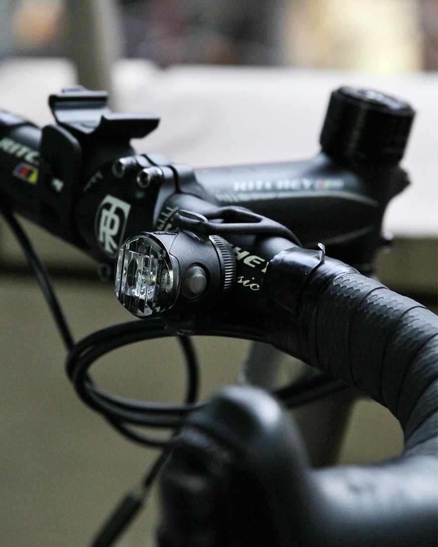 LEZYNEUSB充電式フロントライト【FEMTO USB DRIVE FRONT】12l