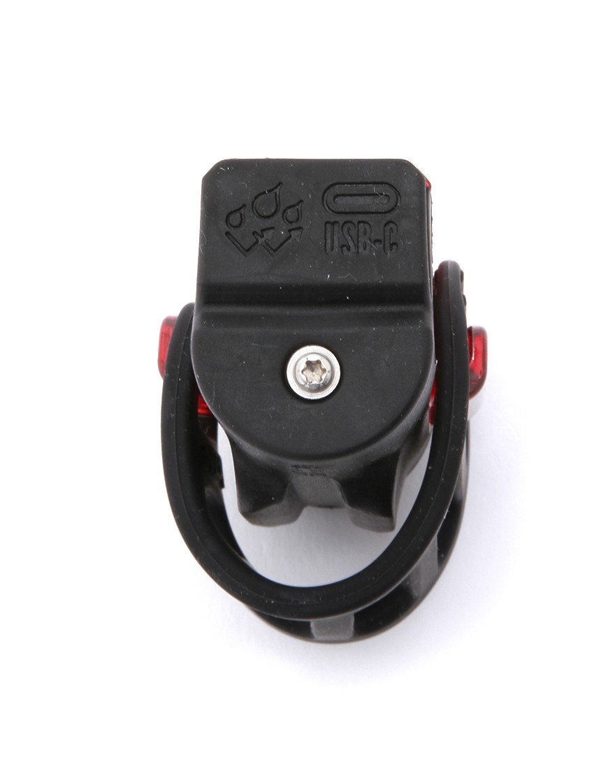 LEZYNEUSB充電式リアライト【STRIP DRIVE PRO ALERT 400+ 】06l