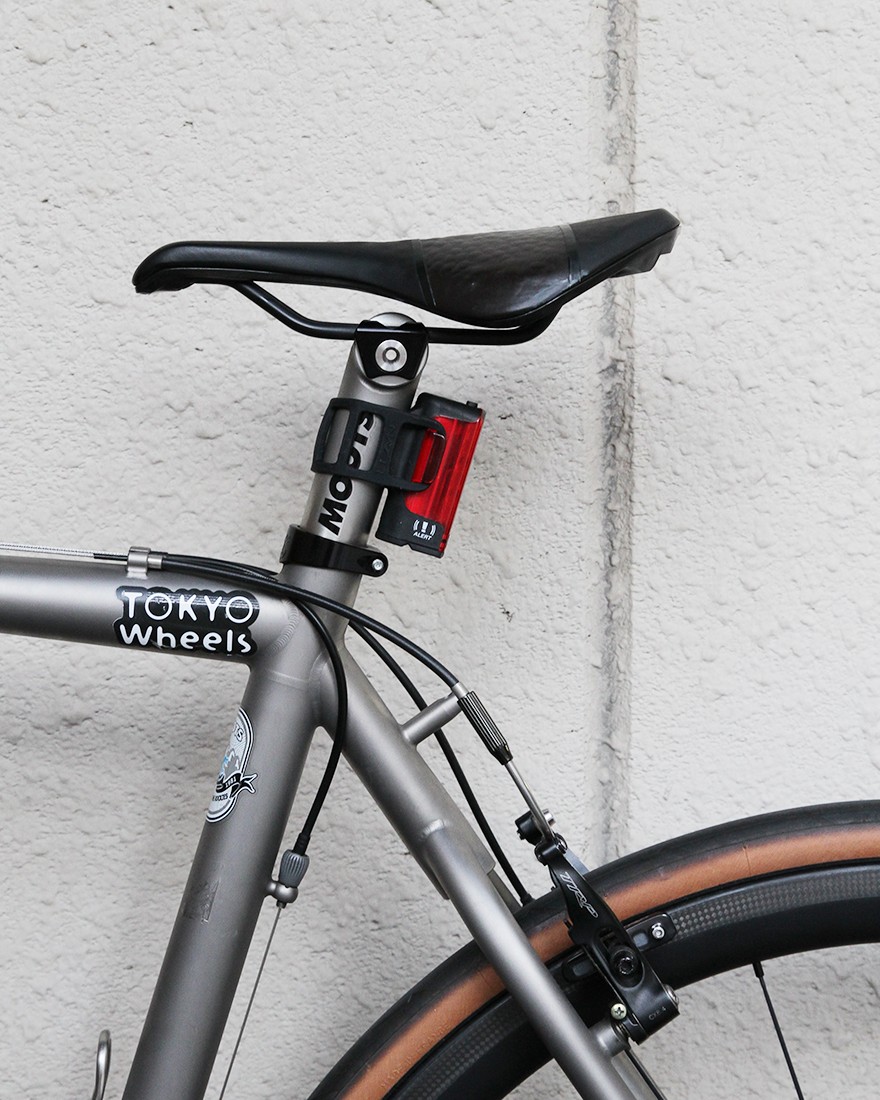 LEZYNEUSB充電式リアライト【STRIP DRIVE PRO ALERT 400+ 】16l