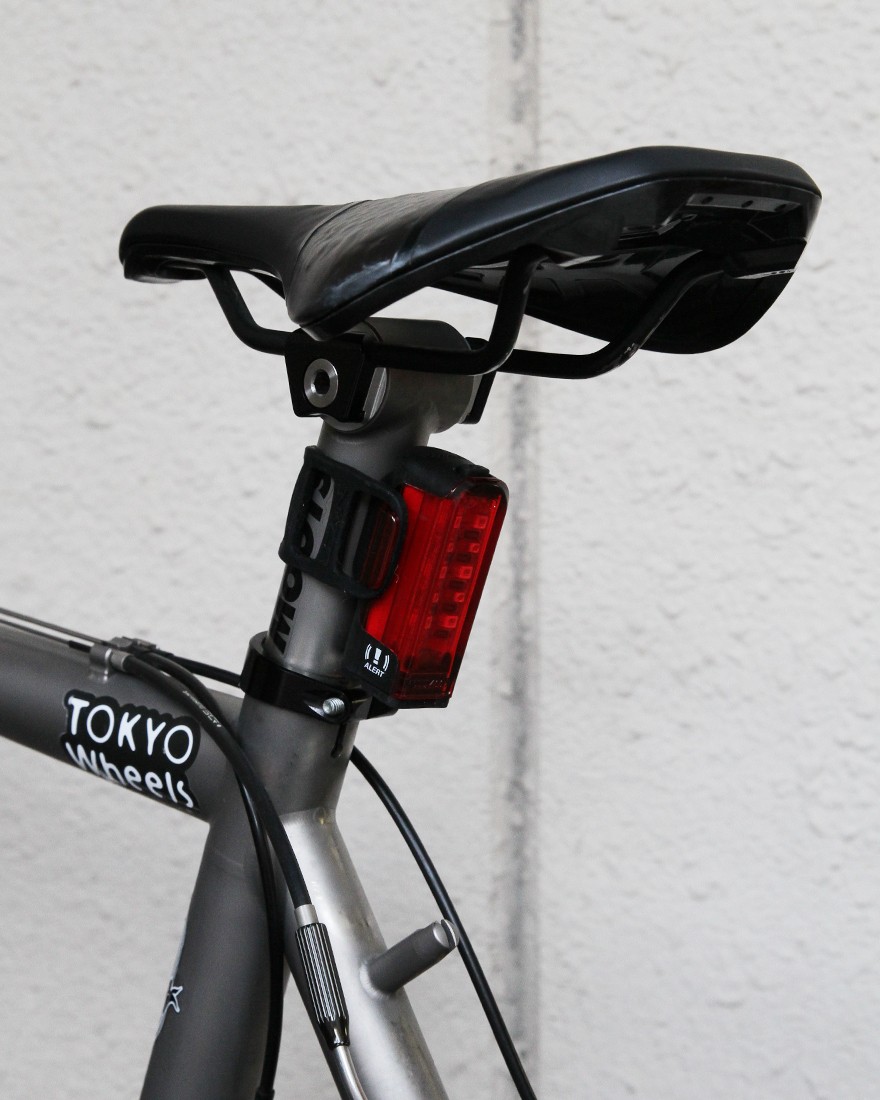 LEZYNEUSB充電式リアライト【STRIP DRIVE PRO ALERT 400+ 】17l