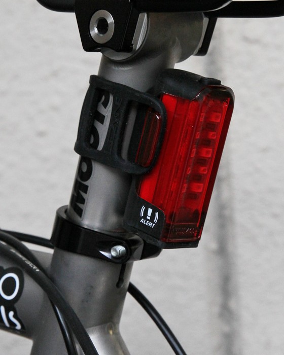 LEZYNEUSB充電式リアライト【STRIP DRIVE PRO ALERT 400+ 】18l