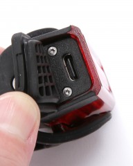 LEZYNEUSB充電式リアライト【STRIP DRIVE PRO ALERT 400+ 】mb_07l