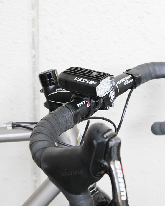 LEZYNEUSB充電式フロントライト【MICRO DRIVE 800+】18l