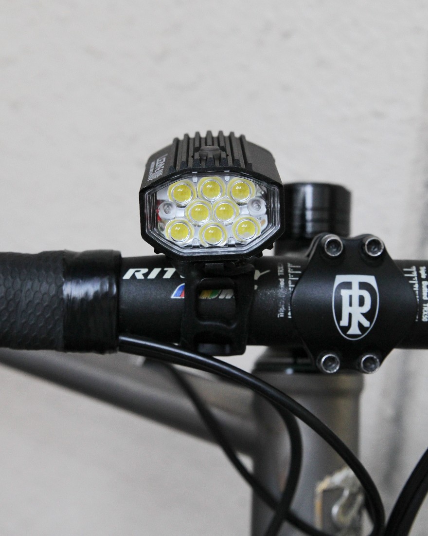 LEZYNEUSB充電式フロントライト【MICRO DRIVE 800+】19l