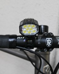 LEZYNEUSB充電式フロントライト【MICRO DRIVE 800+】mb_19l
