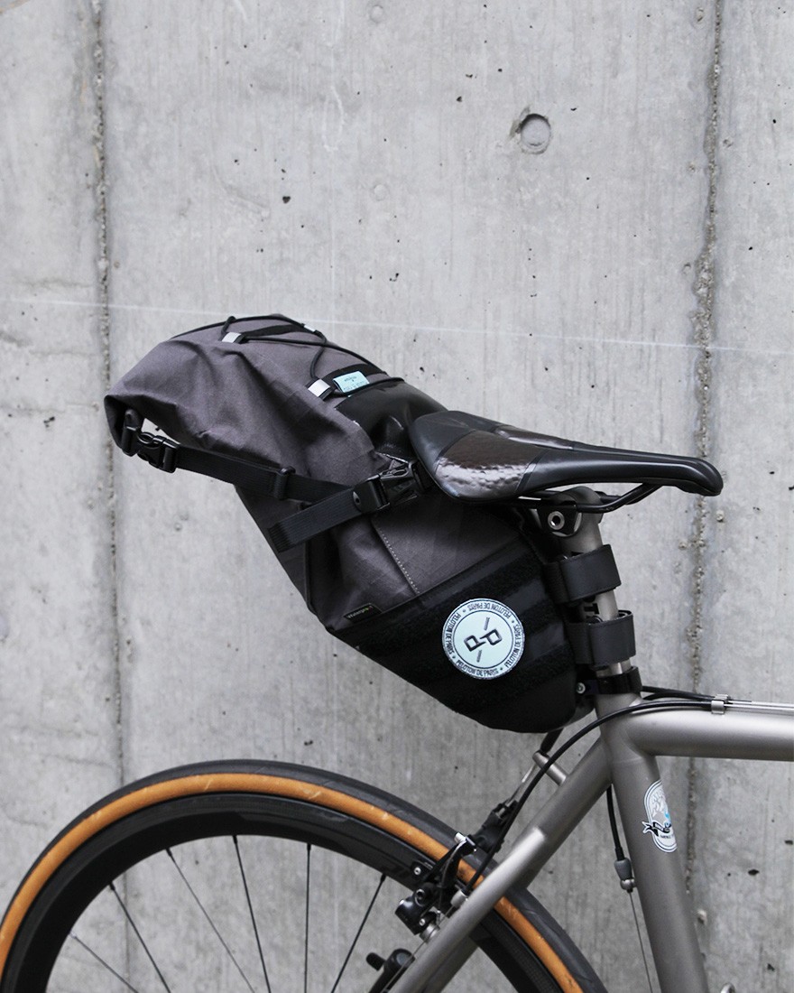 サドルバッグ【Saddle Bag 13L】｜Peloton de Paris（プロトン ド パリ