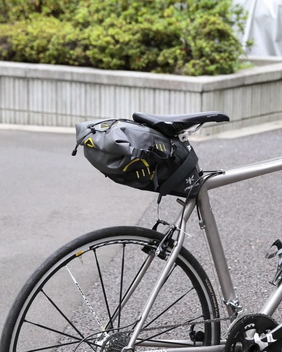 サドルバッグ 9L 【EXPEDITION SADDLE PACK/ コンパクト】｜APIDURA