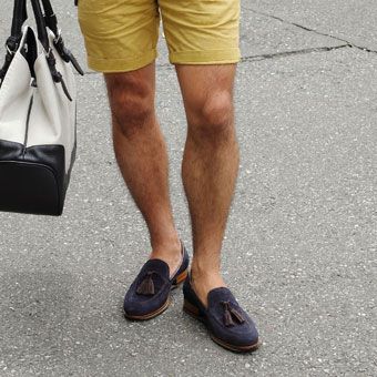 最近のタッセルローファーは普通に履けます。