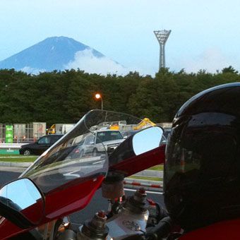 第七回の行き先は、涼を求めて標高の高い富士山へ。