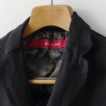 しわくちゃの“Bleu marine”ジャケット&コート。