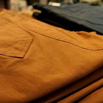 ライフスタイルに自然と溶け込むパンツ。