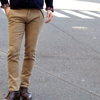 この冬は変わり種パンツ、素材感で勝負する。