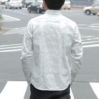 暖かくなったら着たい、一目惚れシャツ。